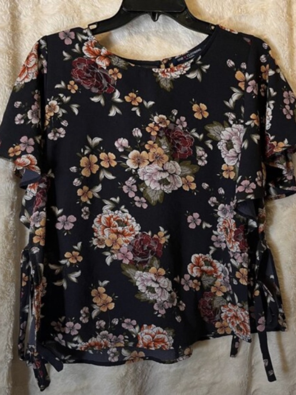 One Clothing Los Angeles Black Pink Floral Blouse Top Size Medium Open Tie Sides